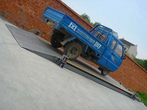 帶輪子電（diàn）子汽車衡 移動式汽車衡生產廠家