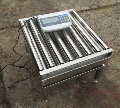 100kg輸送滾（gǔn）筒（tǒng）電子秤廠家 100公斤不鏽鋼滾輪電子秤價格（gé）